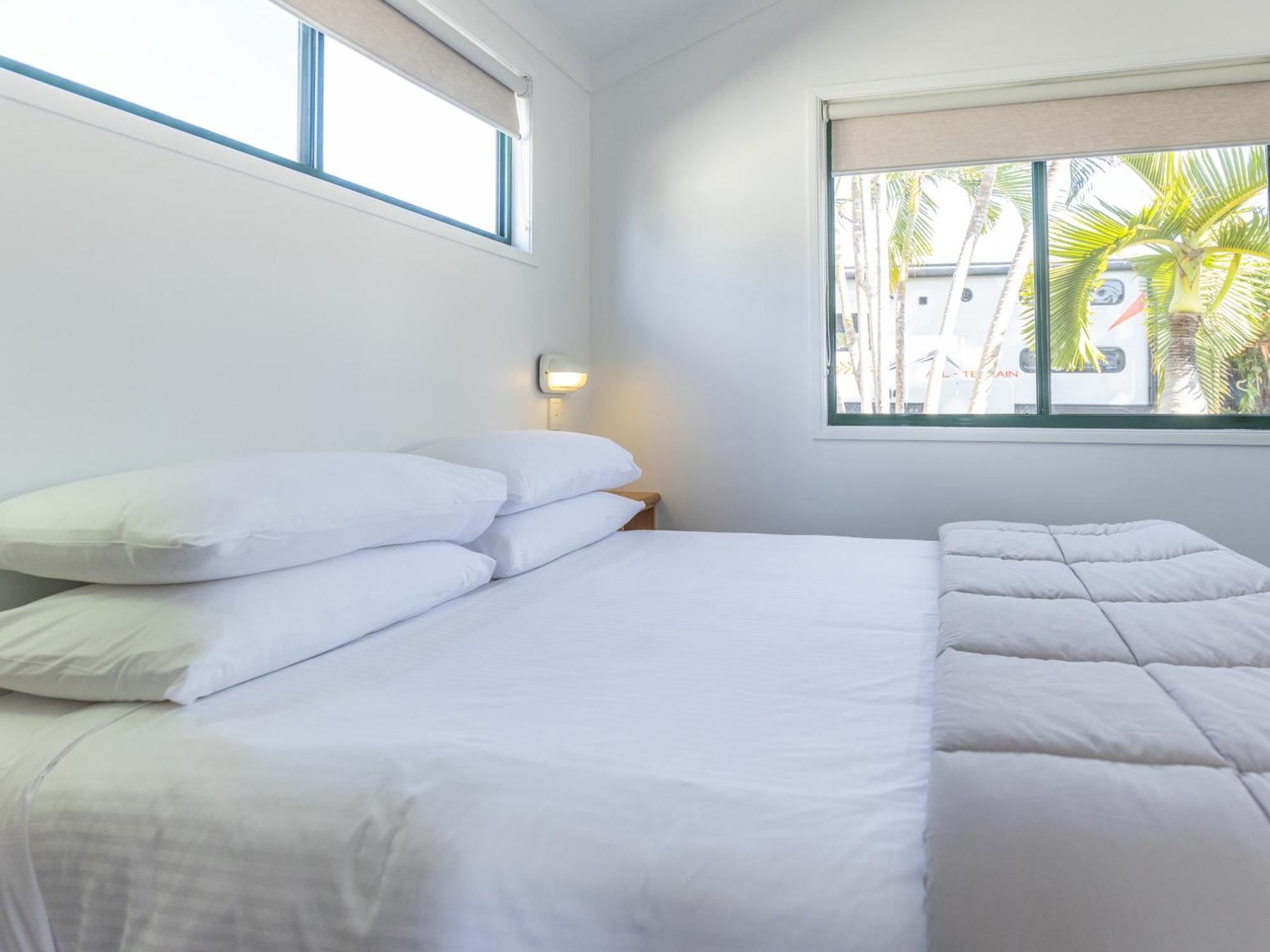 Nrma Bowen Beachfront Holiday Park Rum bild