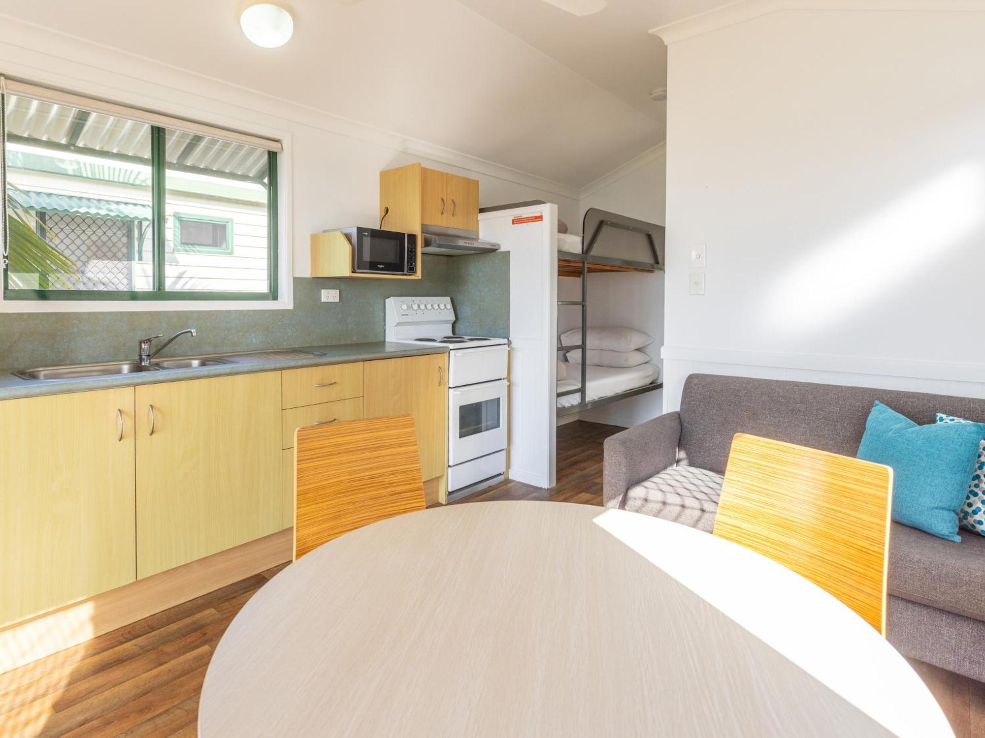 Nrma Bowen Beachfront Holiday Park Rum bild